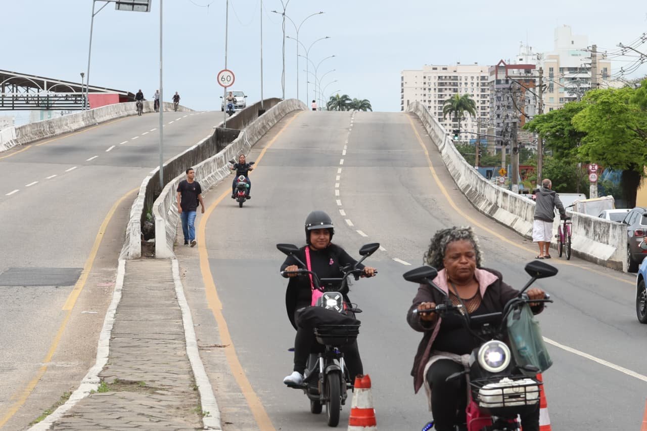 Campos reserva pista da Ponte Leonel Brizola para pedestres e ciclistas nos horários de pico