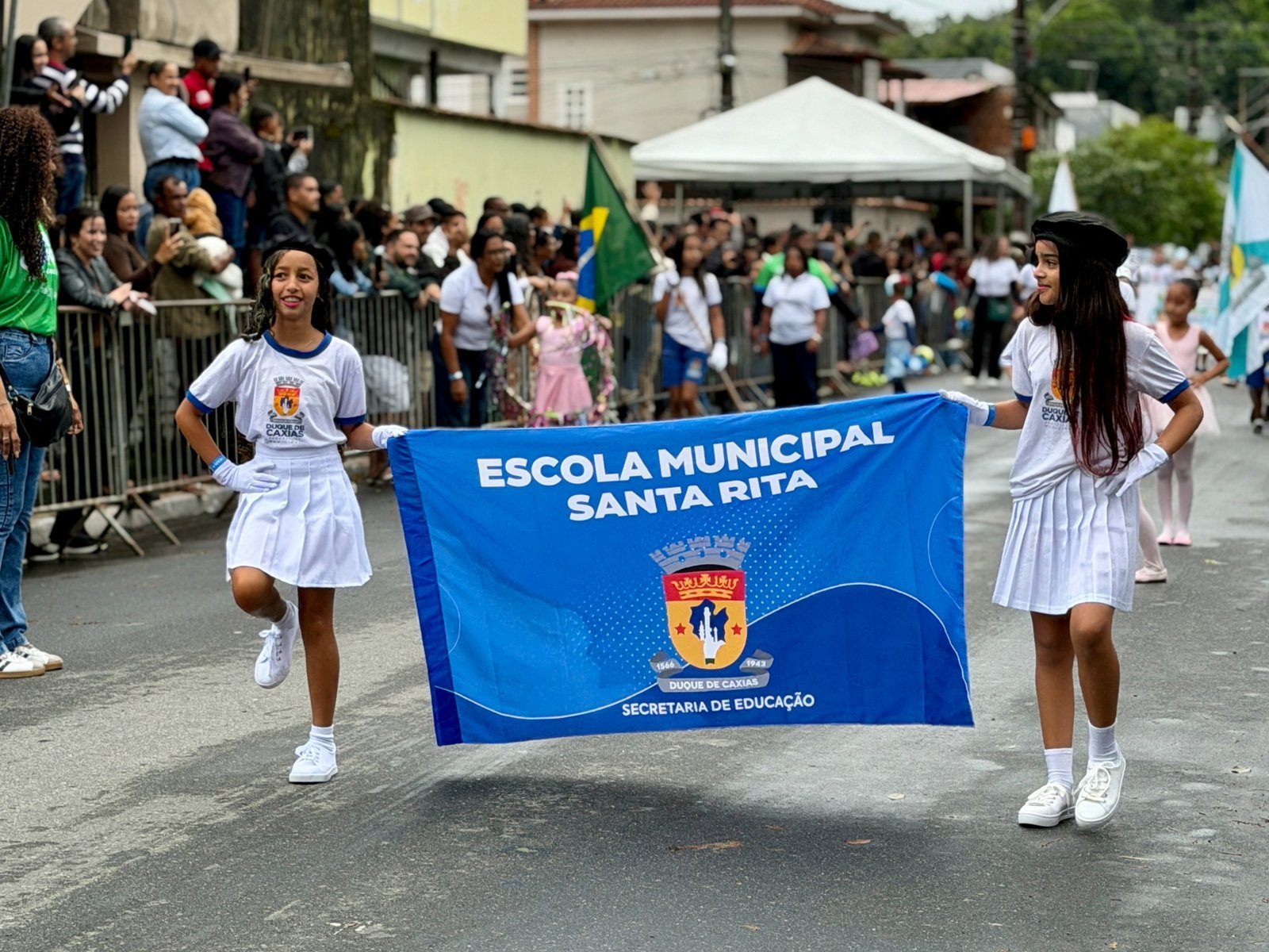Desfile em Xerém reúne cerca de 600 alunos e encerra programação em Duque de Caxias