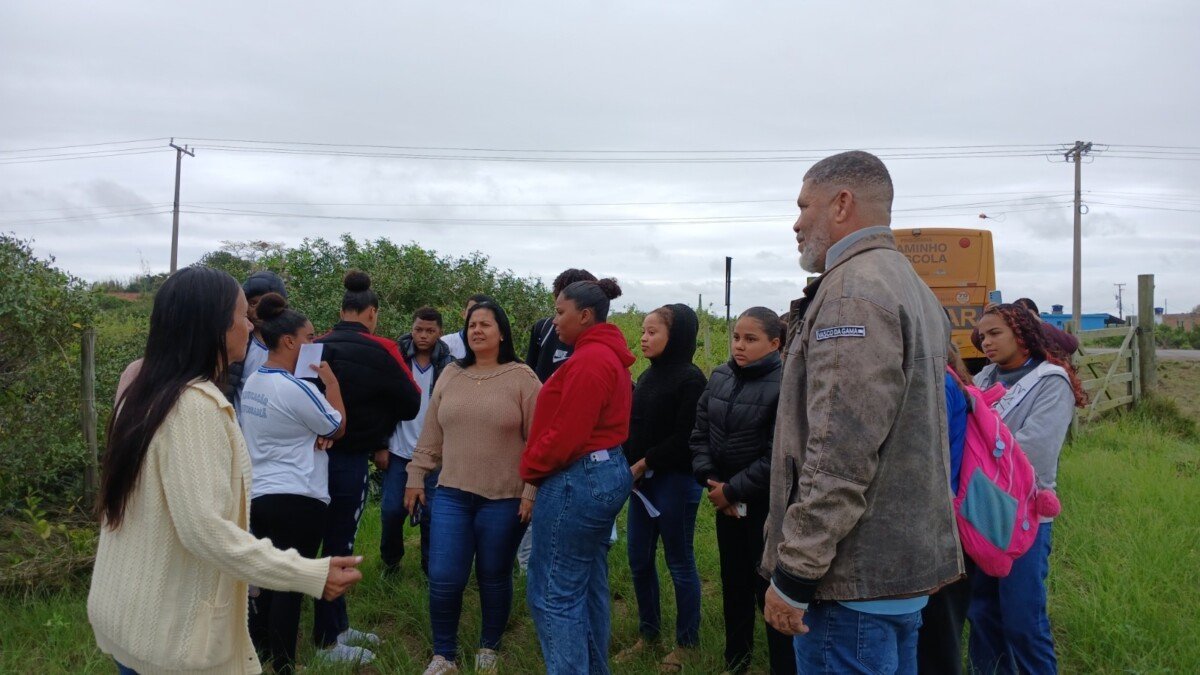 Alunos de Quissamã exploram Barra do Furado em projeto de turismo nas escolas