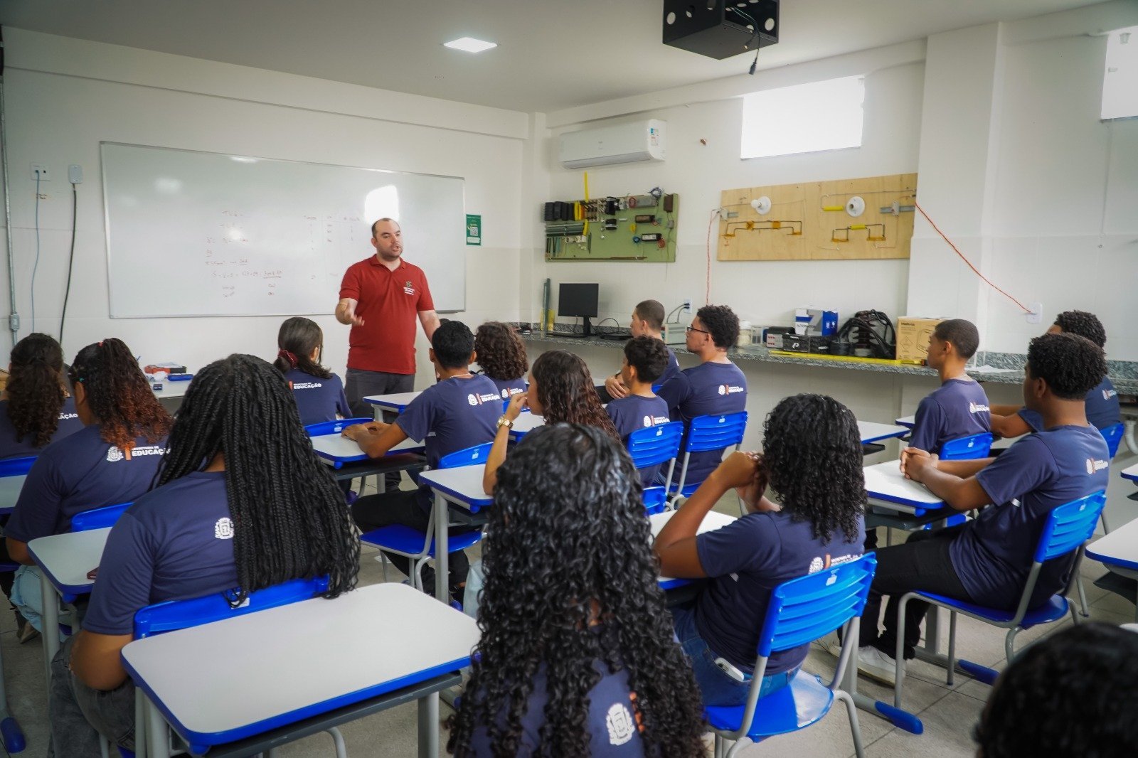 Alunos de Itaboraí conhecem cursos técnicos integrados ao Ensino Médio no IFF