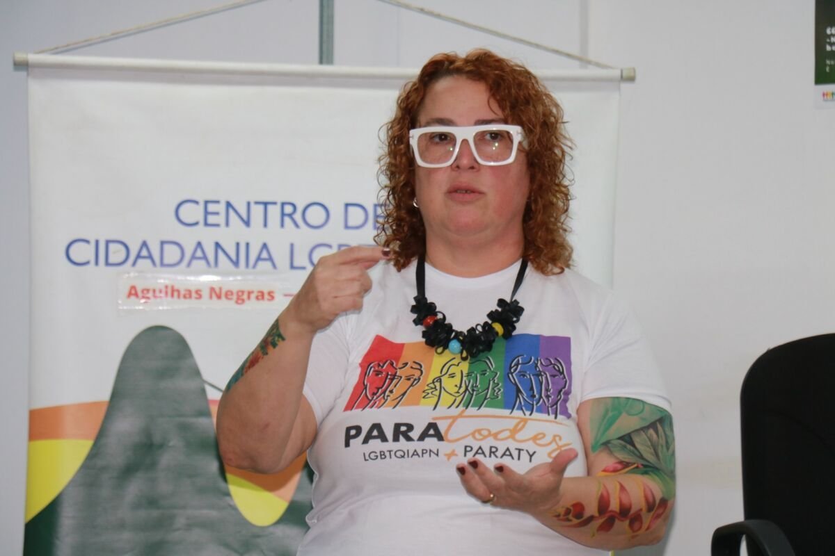 Quatis debate acesso de mulheres lésbicas à saúde e atendimento inclusivo
