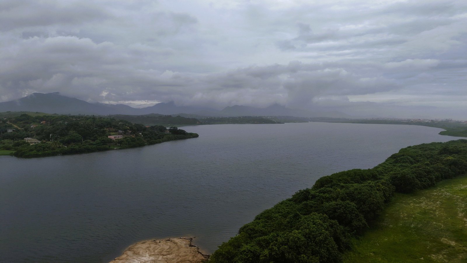 Maricá mantém estágio de observação para chuva, raios e ventos no fim de semana