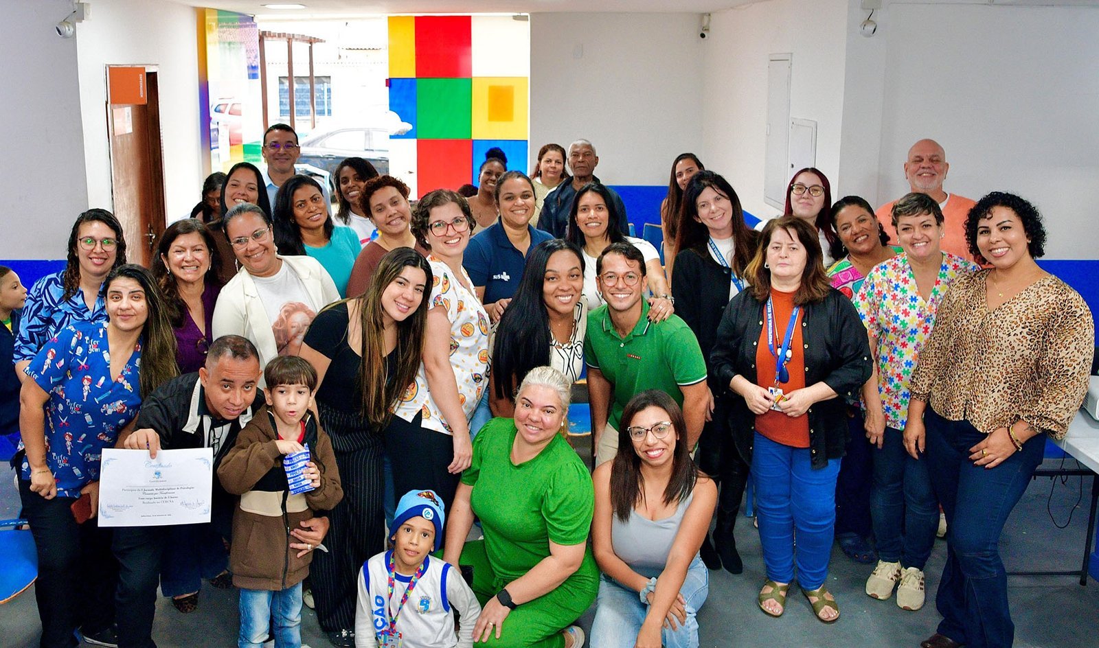 Belford Roxo reúne famílias de crianças neuroatípicas em jornada de psicologia