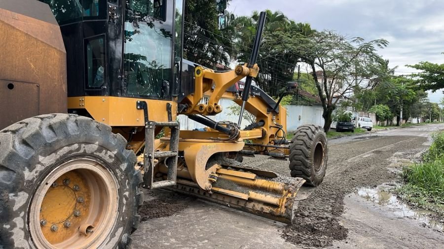 Rio das Ostras faz reparos emergenciais na Avenida Linda, na Boca da Barra