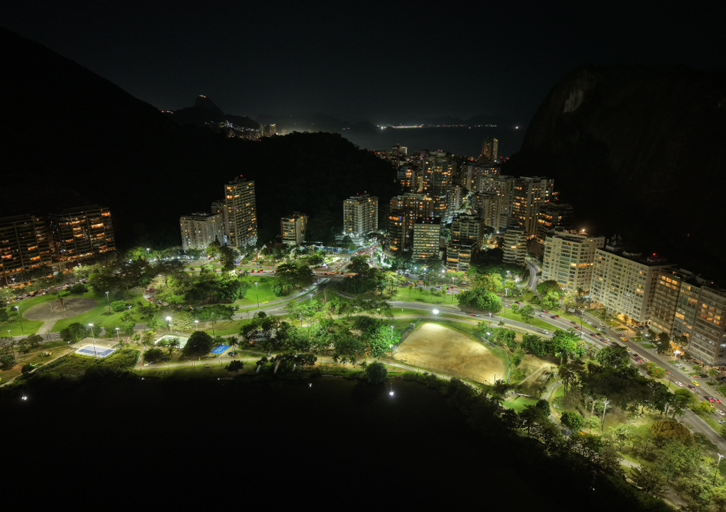 Parque do Cantagalo recebe iluminação LED e novos postes no Rio de Janeiro