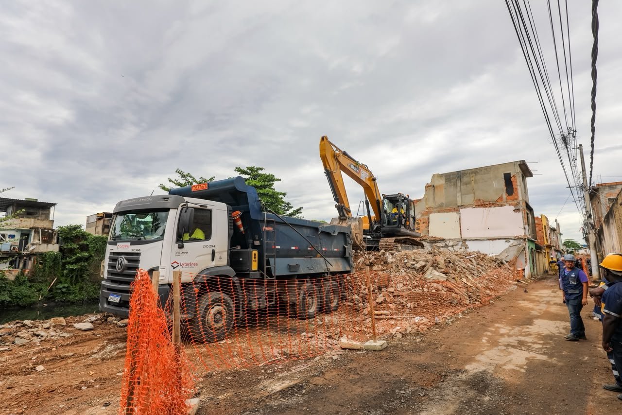 Rio de Janeiro inicia obras contra enchentes no Rio Acari, com contenção e áreas de lazer