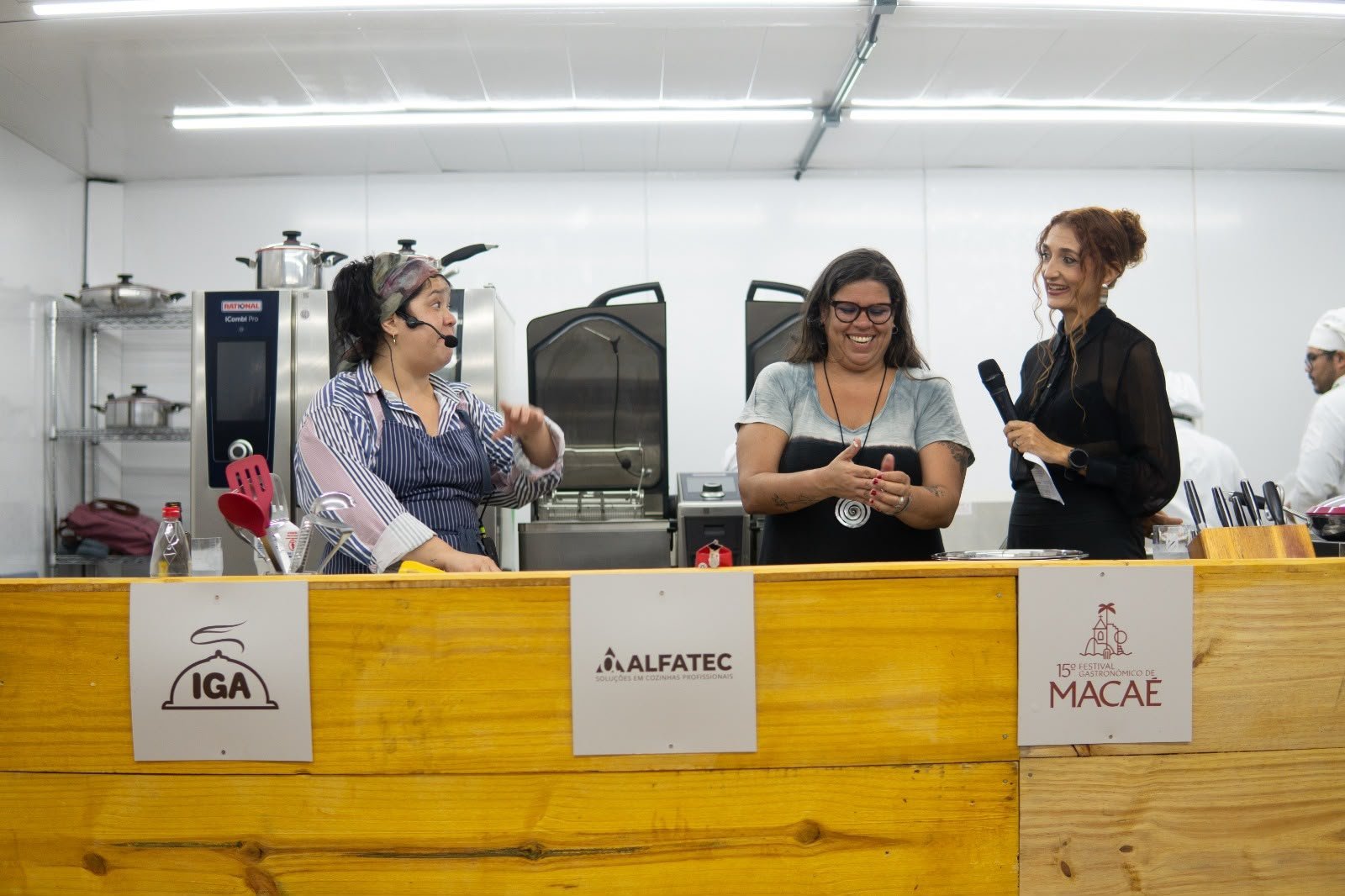 Macaé tem festival gratuito de gastronomia até domingo na Praia dos Cavaleiros