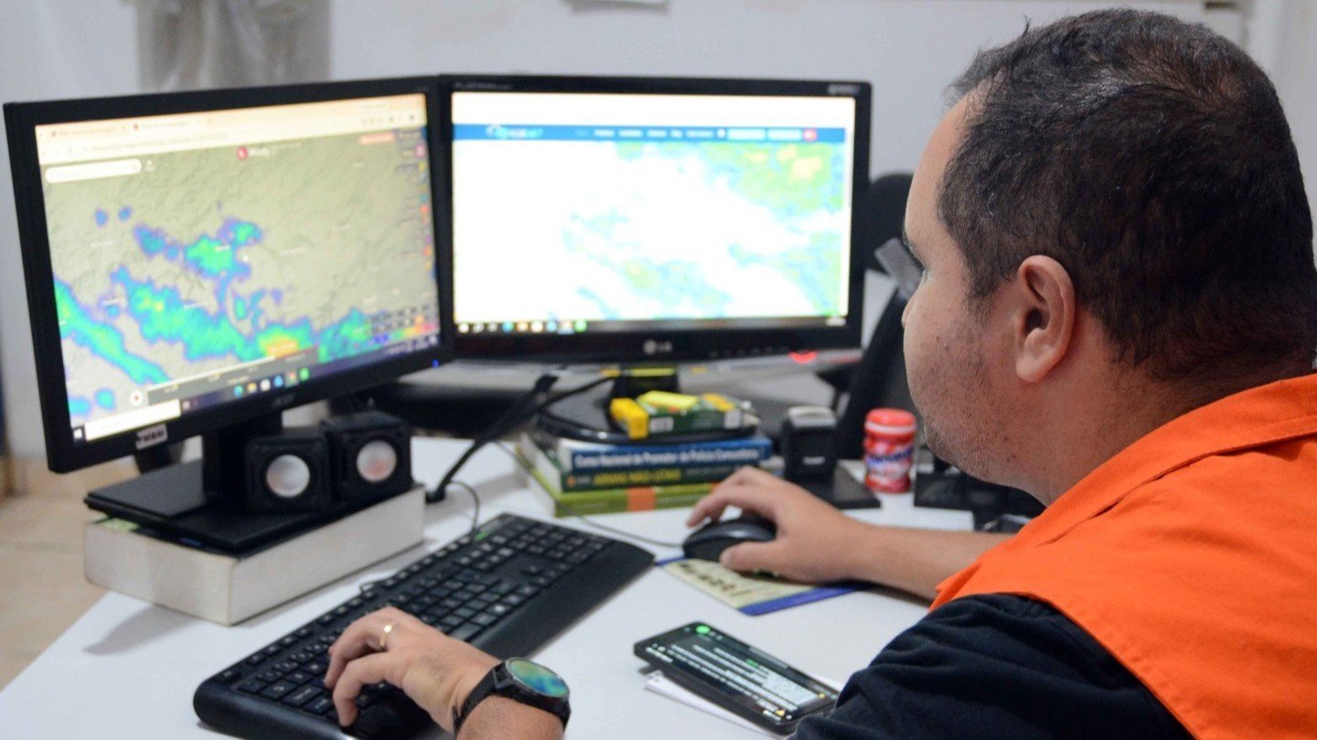 Barra Mansa monitora previsão de chuva e orienta cadastro para alertas por SMS