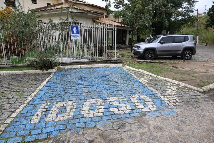 Araruama orienta solicitação de credencial de estacionamento para idosos e pessoas com deficiência