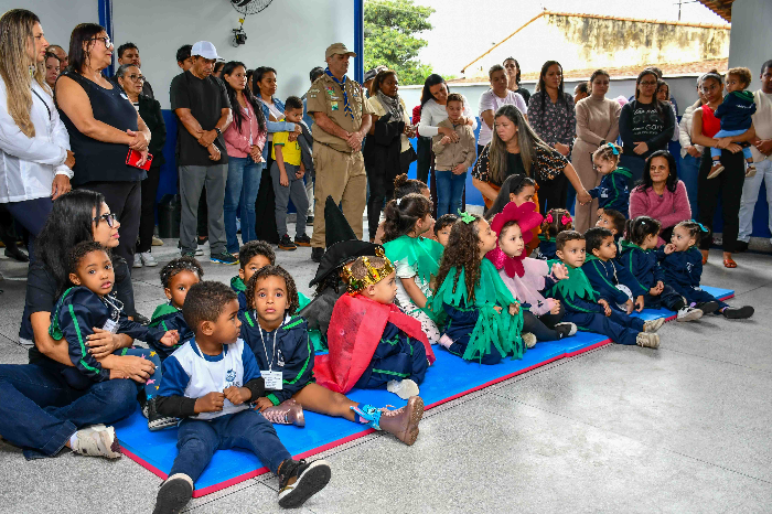 Resende entrega creche reformada no bairro Surubi