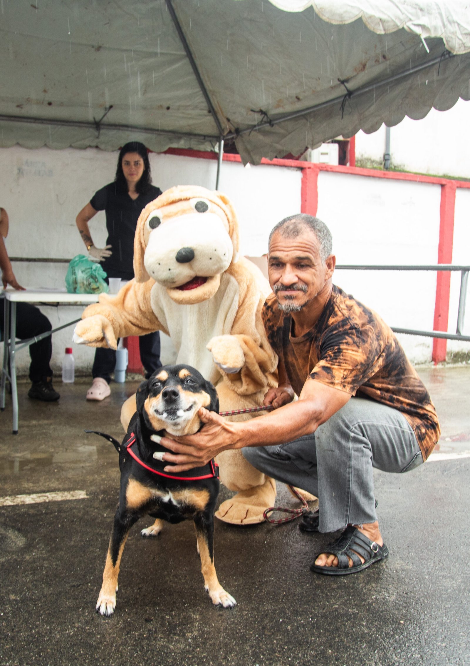 Paracambi vacina 1.903 animais contra a raiva e mantém atendimento na Raia