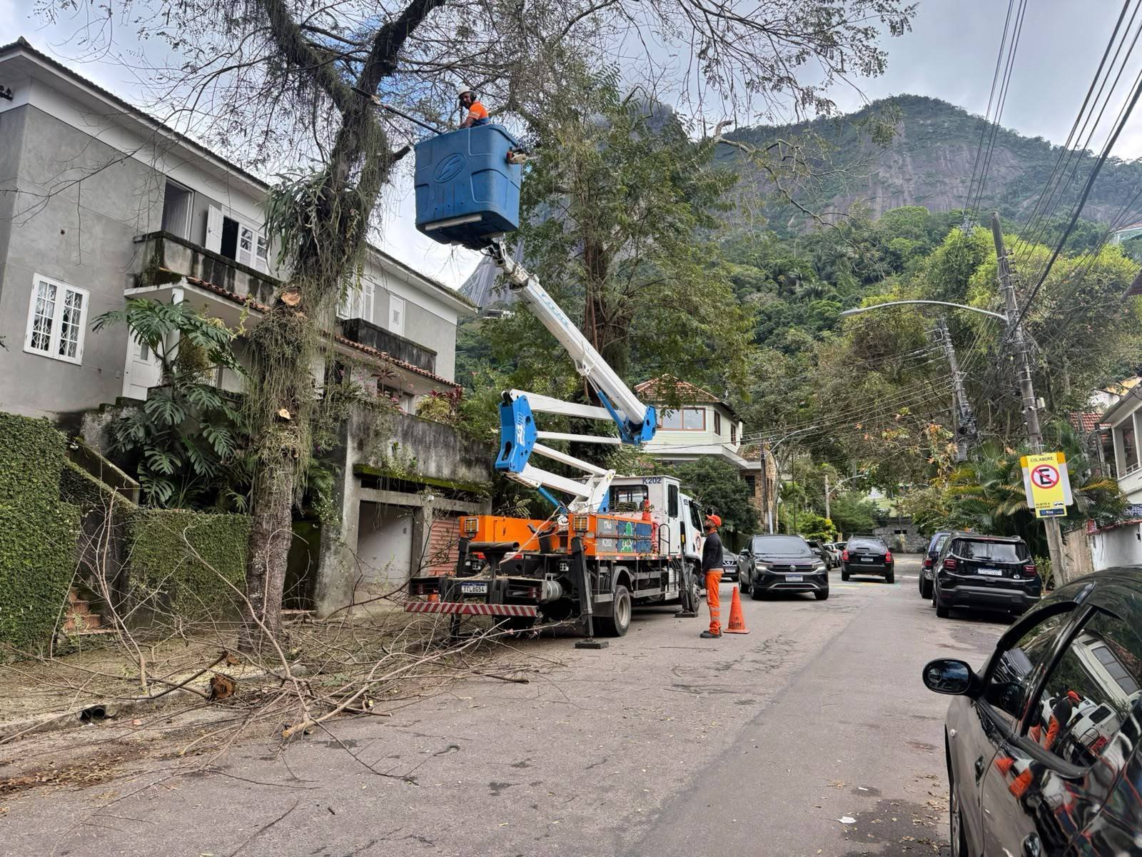 Rio de Janeiro concentra limpeza e manutenção na Rua Miguel Pereira, no Humaitá