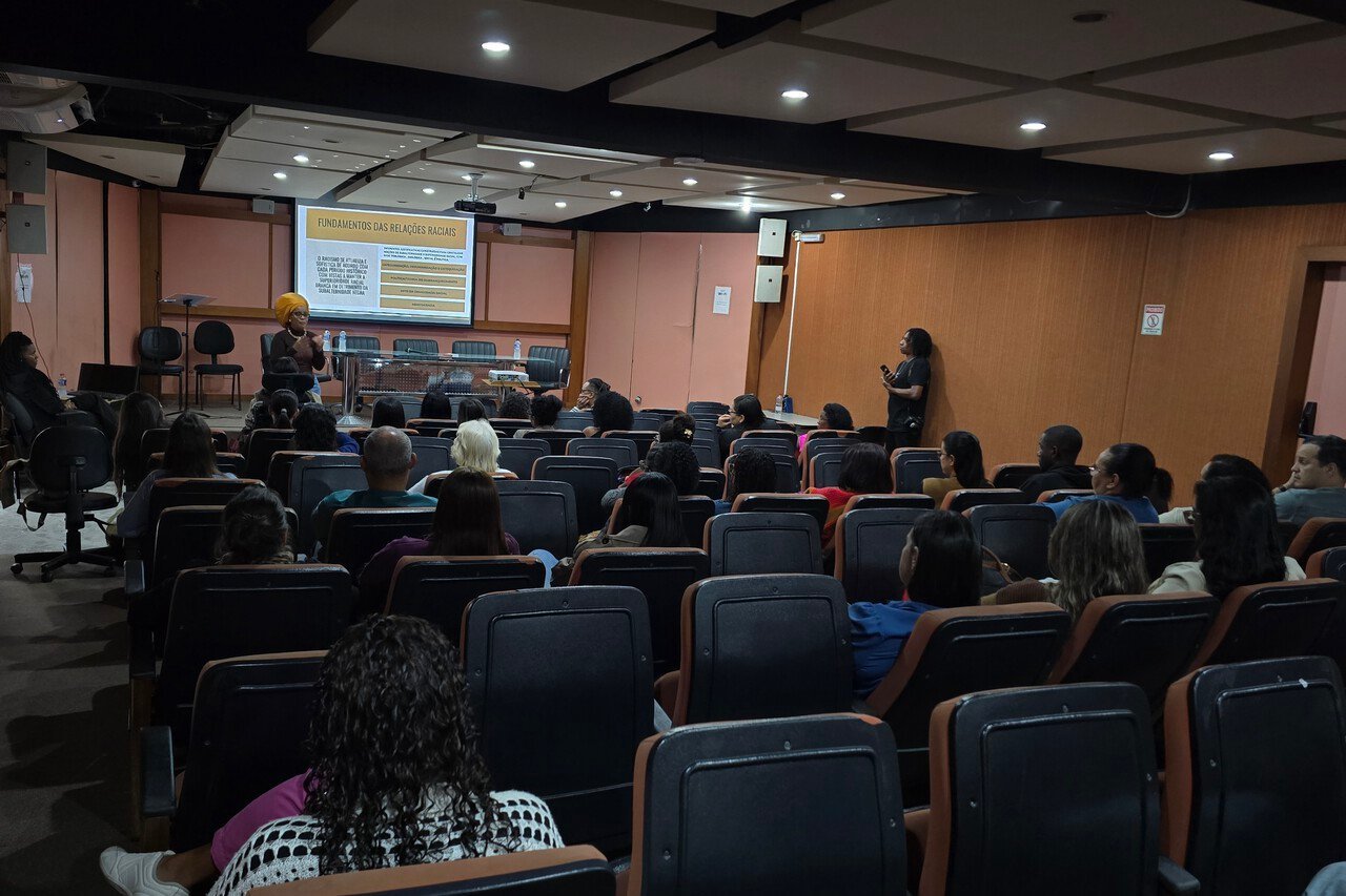Campos capacita profissionais da saúde para enfrentar o racismo no atendimento