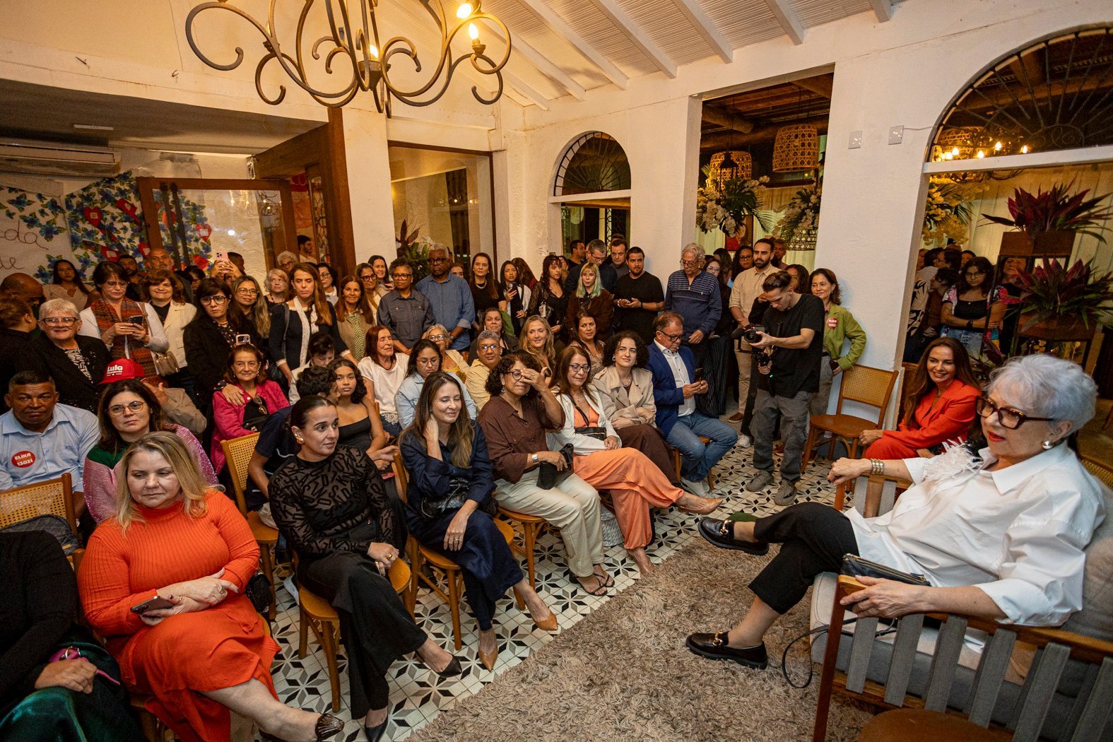 Macaé recebe lançamento de biografia de Marilena Garcia com vendas em apoio à Unamama