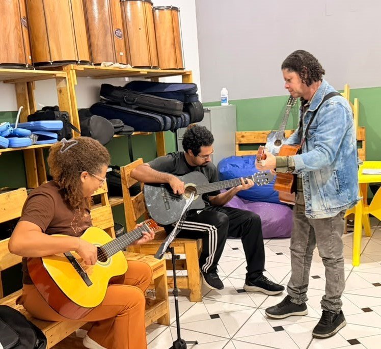 Itatiaia abre vagas para música, canto e costura na Casa da Cultura