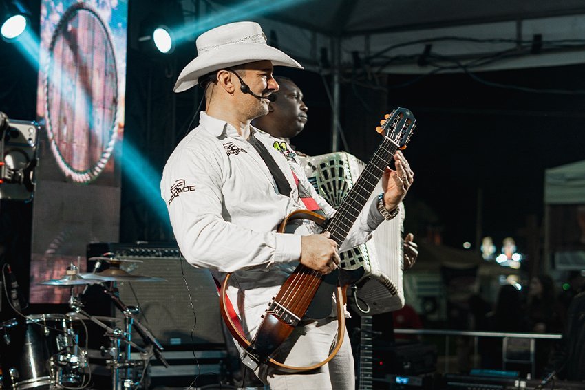 São Francisco de Itabapoana tem shows no Palco Raízes da ExpoAgro até domingo