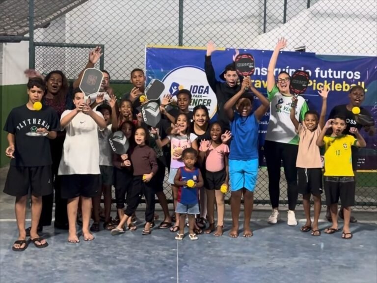 Niterói terá aulas gratuitas de pickleball para jovens da Grota do Surucucu