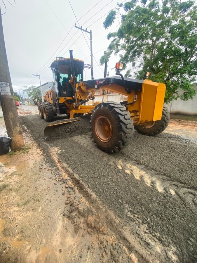 Rio das Ostras tem recapeamento na RJ-106 e manutenção de estradas em Village e Terra Firme