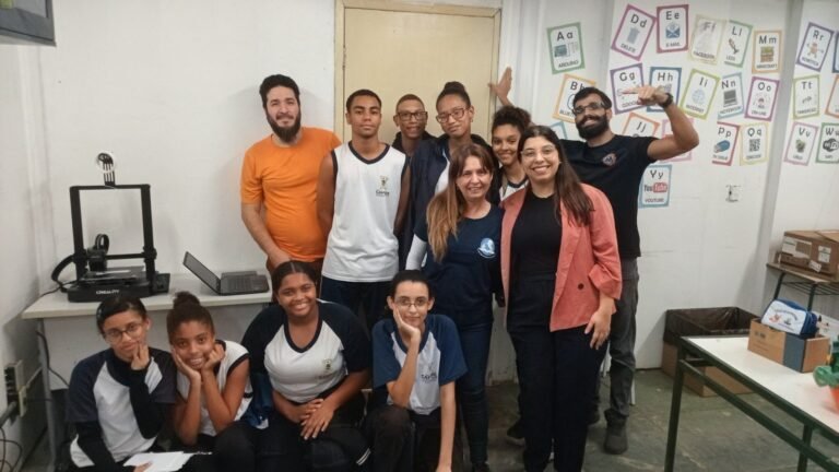 Escola de Cantagalo, em Campos, recebe projeto de impressão 3D conduzido por alunos