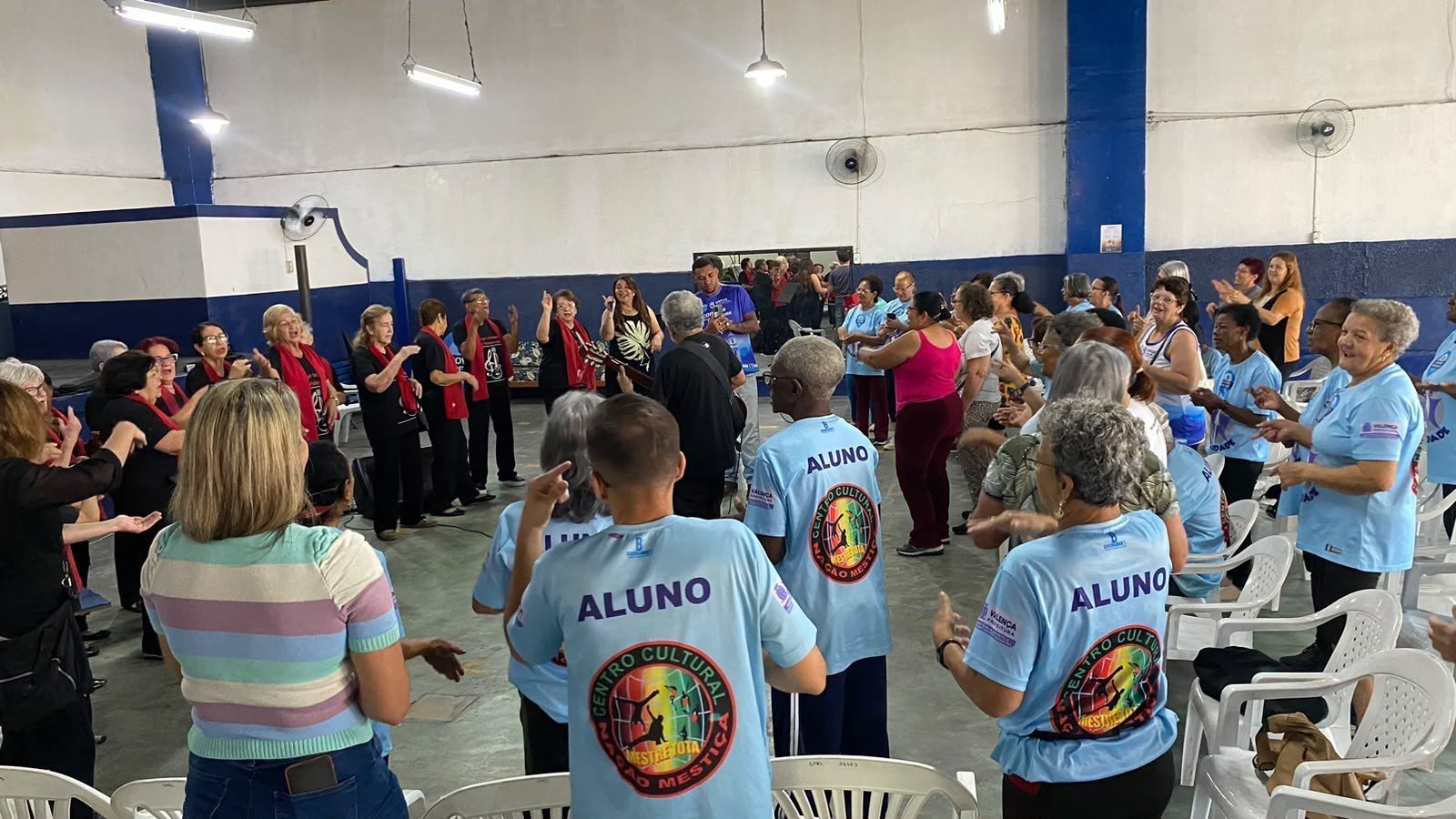 Semana do Idoso reúne mais de 200 alunos em atividades de convivência em Valença