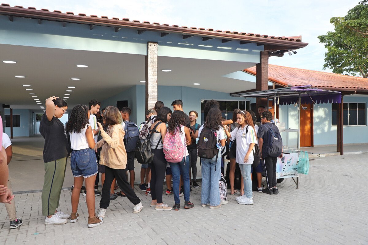 Búzios leva vacinação contra HPV e orientações de saúde a quatro escolas