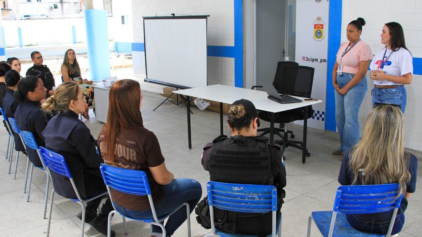 Policiais de Barra Mansa recebem orientações sobre prevenção e acesso à rede de saúde