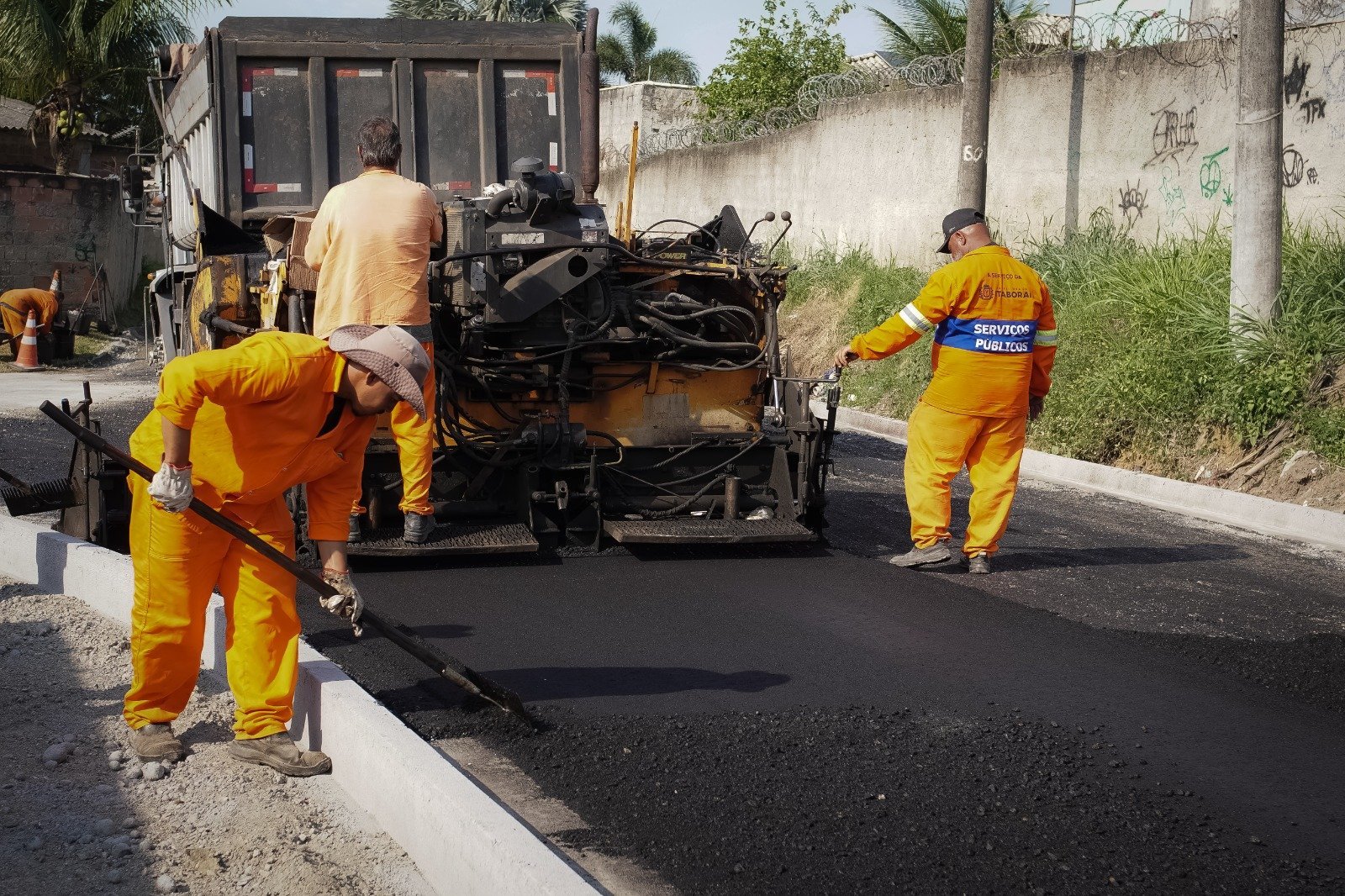 Pavimentação de 110 metros em Itaboraí integra plano de acesso do Laranjinha ao Salem