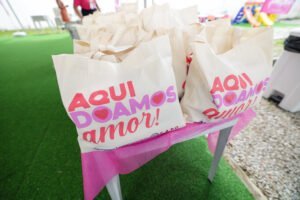 Saquarema entrega 400 kits de autocuidado a mulheres em tratamento contra o câncer