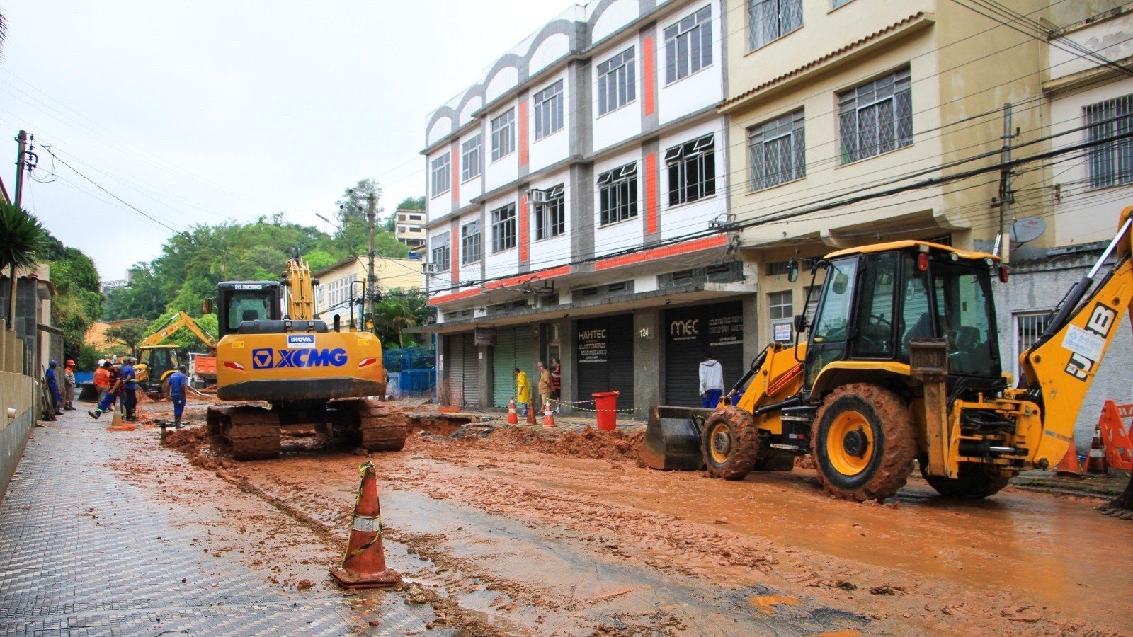 Barra Mansa restabelece água no Verbo Divino e mantém obras em rua atingida por temporal